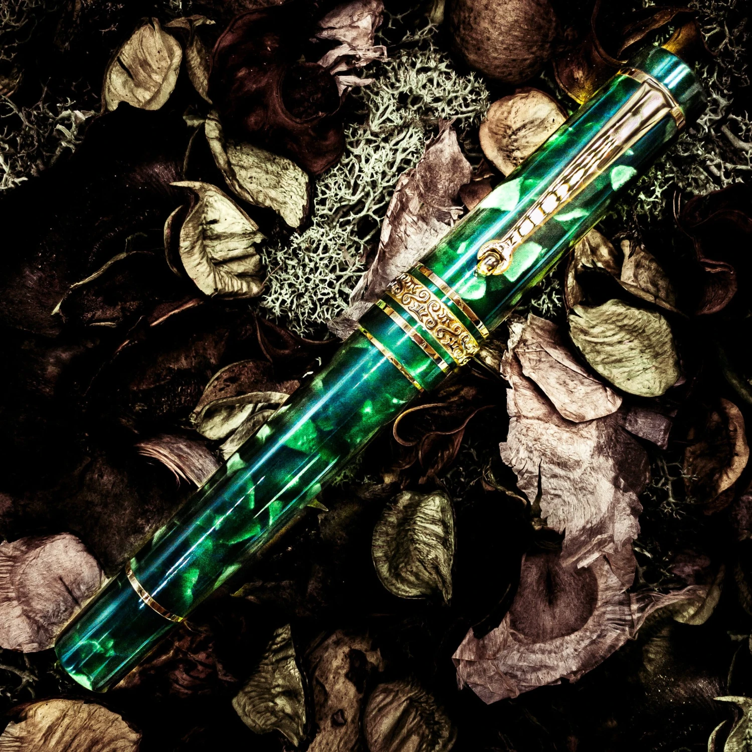 Maiora Limited Edition Alpha Smeraldo Emerald Green Fountain Pen 2 Maiora Limited Edition Alpha Smeraldo Emerald Green Fountain Pen - Image 2